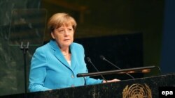 Канцлер Німеччини Анґела Меркель виступає з трибуни ООН на саміті з питань сталого розвитку 25 вересня 2015 року