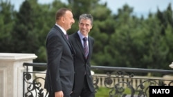 Azerbaijan -- President Ilham Aliyev (L) speaks with NATO Secretary-General Anders Fogh Rasmussen at presidential palace in Baku, 07Sep2012