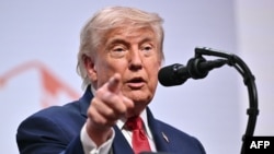 «Я підписав її у Версалі», – сказав Трамп, який разом з іншими лідерами був присутній на саміті «Групи семи» (G7) у Франції