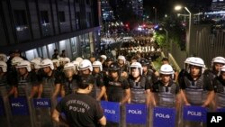 თურქეთის პოლიციამ 7 სექტემბერს გადაკეტა სტამბოლის ის რაიონი, სადაც ოპოზიციური „რესპუბლიკური სახალხო პარტიის“ შტაბ-ბინა მდებარეობს 