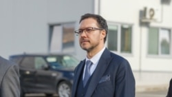 Вътрешният министър Даниел Митов се появи за пръв път публично от дни на ГКПП-Калотина. Миналата седмица той избегна парламентарния контрол и още не е коментирал случая "Петрохан".