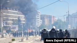 Protest Mitrovčana protiv barikade