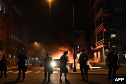 Mașină incendiată de manifestanți, Washington, 30 mai 2020