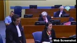 Radovan Karadžić u sudnici na mjestu predviđenom za branitelje, 15. ožujak 2011.