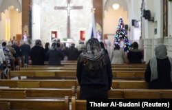 مراسم نیایش در کلیسای کلدانی سنت جورج بغداد در دسامبر ۲۰۱۸
