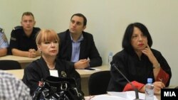 Обвинителката Вилма Рускоска (лево)