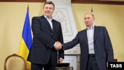 Віктор Янукович (ліворуч) і Володимир Путін (архівне фото)