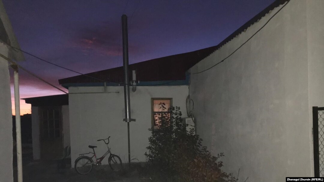 Жеке орыс тілінен эротика Әкесі секс видеосын ойнайды