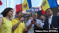 În timpul protestelor generate de invalidarea scrutinului local din Chişinău