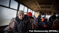Жители Дебальцева покидают город. 4 февраля 2015 года.