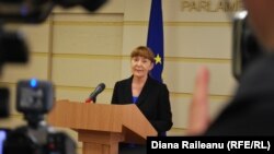 Monica Macovei amintește că secția pentru investigarea magistraților e condusă de Adina Florea, care a spus la CSM că niciodată nu s-a simțit independentă și că ea nu e un procuror independent.