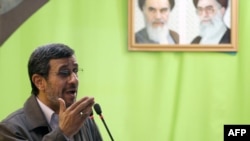 Бывший президент Ирана Махмуд Ахмадинежад в университете Тегерана. Август 2013 года.