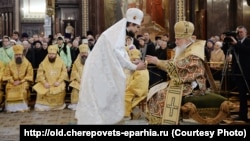 Епископ Флавиан (Митрофанов) (слева) и патриарх Кирилл. Рукоположение в епископы (фото иллюстративное)