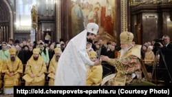Епископ Флавиан (Митрофанов) (слева) и патриарх Кирилл. Рукоположение в епископы, Москва, 24 ноября 2014 года