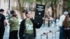 Студентка УАЛ під час акції Burning Call for Human Rights у Братиславі. Словаччина, квітень 2026 року