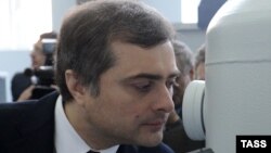 В анонсе визита Владислава Суркова в Абхазию говорилось о том, что «в неофициальном режиме планируется обсудить меры по ограничению политического и экономического присутствия Турции в Абхазии»