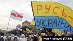 Марш защитников Украины в рамках празднования Дня Независимости Украины в Киеве, 24 августа 2020 г., Киев, 24 августа 2020 г. Архивное фото