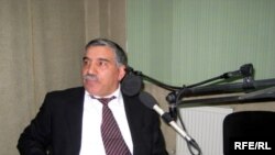 Əfv Komissiyasının üzvü, şair Zəlimxan Yaqub 