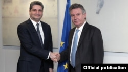 EU Trade Commissioner Karel De Gucht (right) meeting with Armenian Prime Minister Tigran Sarkisian in Brussels earlier this week.