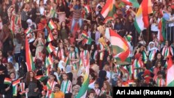 گروهی از هواداران برگزاری همه پرسی استقلال در اقلیم خود مختار کردستان عراق در زاخو