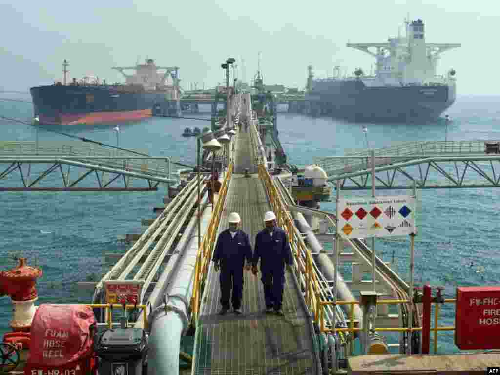 Ірак, Басра: танкеры на нафтавым тэрмінале