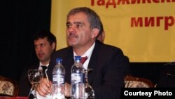 Известный защитник прав таджикских мигрантов в России Каромат Шарипов.
