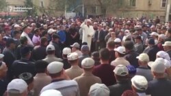 Hundreds Turn Out At Kazakh Activist's Funeral
