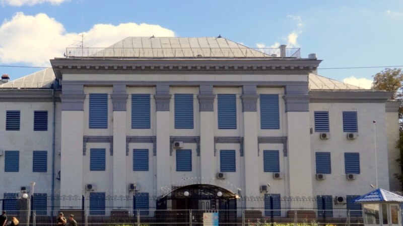 Киев: у посольства России требовали выполнения Будапештского меморандума (+фото)