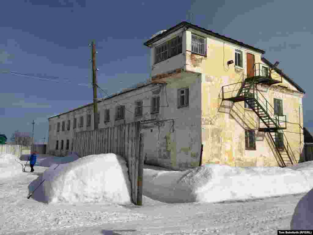 The prison guards&#39; headquarters at the entrance to the camp