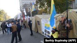 Tendat e protestuesve afër parlamentit ukrainas. 