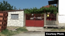 Родната куќа на македонскиот револуционер Ѓорче Петров во прилепската населба Варош. 