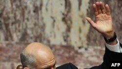 Грекия премьер-министрі Георгиос Папандреу парламентте дауыс беріп жатыр. 30 маусым 2011 жыл. 