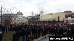 Around 10,000 people attended the antigovernment protest in Pristina.