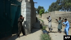 ریاست جمهوری افغانستان گفته‌است که در مورد حضور نوجوانان در صفوف نیروهای امنیتی بگونۀ جدی بررسی خواهد شد.