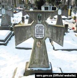 Могила Всеволода Змієнка, генерал-хорунжого Армії УНР, на кладовищі у Варшаві