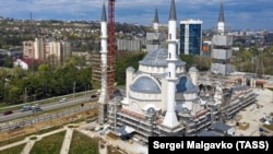 Вид на строительную площадку Соборной мечети в Симферополе, апрель 2020 года