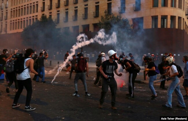 صحنه‌ای از اعتراض‌های روز چهارشنبه در بیروت