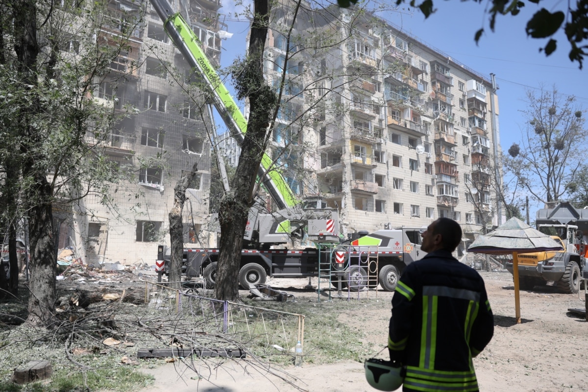 Кількість загиблих у Києві зросла до 28: рятувальна операція завершена (фоторепортаж)