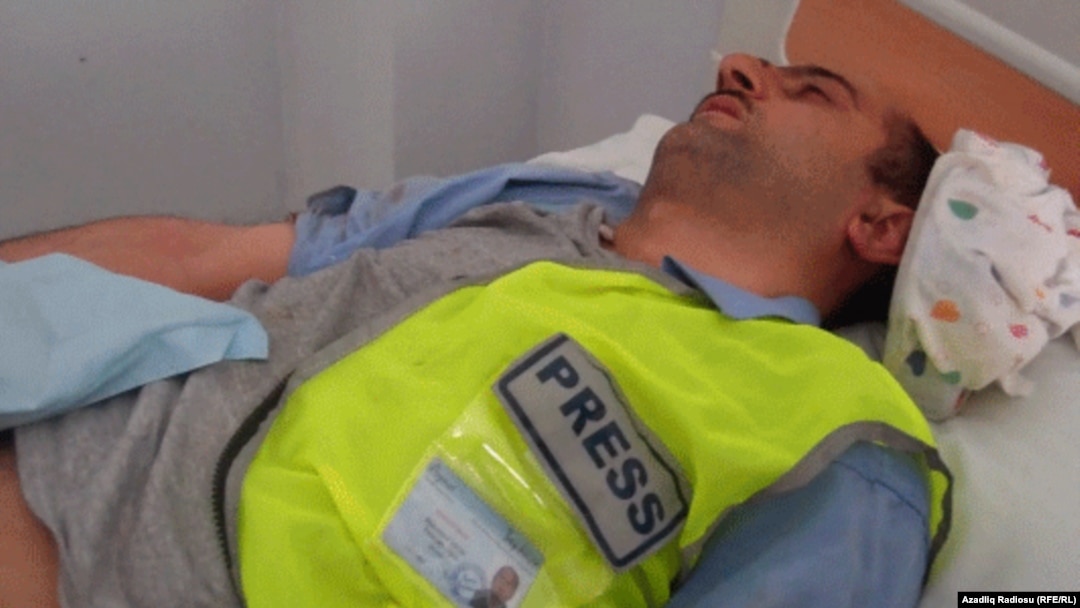 Azerbaijani journalist Idrak Abbasov in a Baku hospital in April 2012.