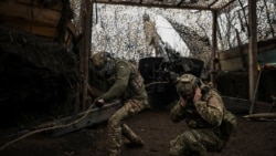 Ілюстраційне фото. Артилеристи 152-ї ОЄБР ведуть вогонь з гаубиці по російських військах поблизу прифронтового міста Покровськ, Донецька область, 11 грудня 2025 року