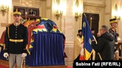 Omagii la Palatul Regal din București