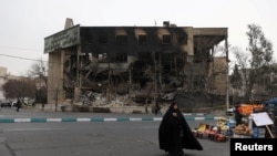 Тегеранда наразылық кезінде отқа оранған мемлекеттік салық органдарының ғимараты. 19 қаңтар 2026 жыл. 