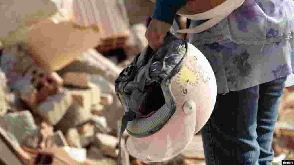 Italija - Dva snažna potresa u kojim su 22 osobe izgubile život pogodila su područje Modene, 30. maj 2012. Foto: REUTERS / Stefano Rellandini 