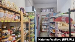 Цените на стоките са отбелязани и в евро, и в лева. Това ще продължи до края на август 2026 г.