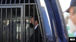 Sasho Mijallkov brenda veturës së Policisë. Fotografi nga arkivi. 