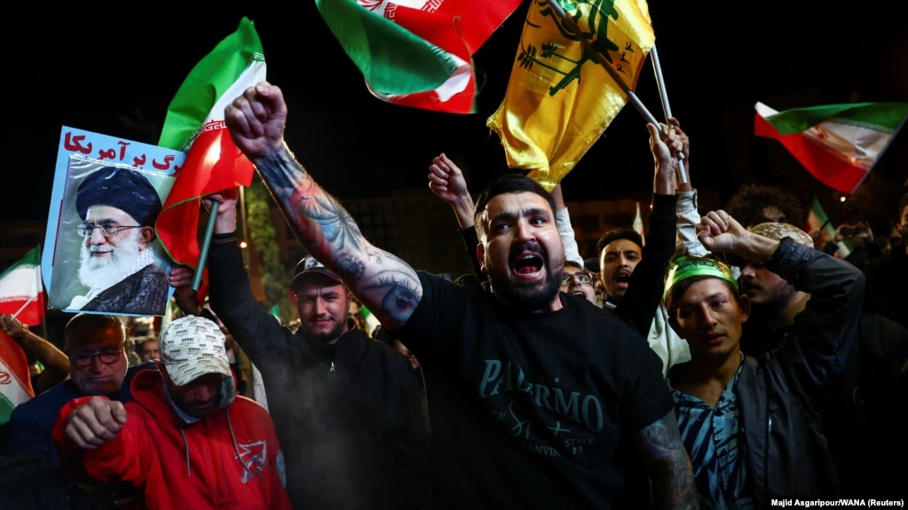 Në Teheran, mbështetësit e Qeverisë dolën në rrugë për të festuar pas njoftimit për armëpushimin dyjavor.