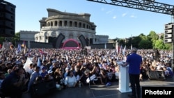 Armenia - Former President Robert Kocharian speaks during an election campaign rally in Yerevan, May 31, 2026.