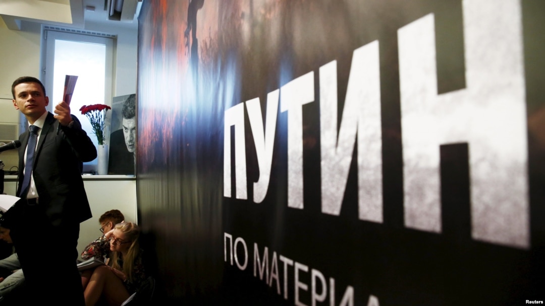 Opposition activist Ilya Yashin speaks to the media during a presentation on May 12 of the report, based on evidence compiled by Boris Nemtsov before he was slain, about Russia's alleged military presence in eastern Ukraine.