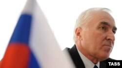 Югоосетинский лидер впервые публично заявил о необходимости подписания нового договора с Россией. Леонид Тибилов объяснил необходимость подписания интеграционного соглашения возникновением новых внешних вызовов и угроз