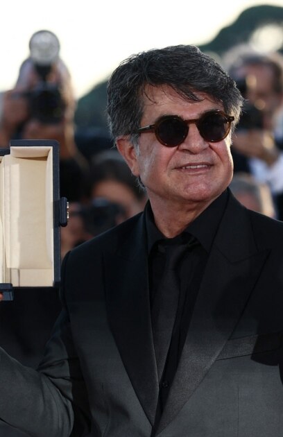 Той смело критикува режима в Иран въпреки забраните и арестите